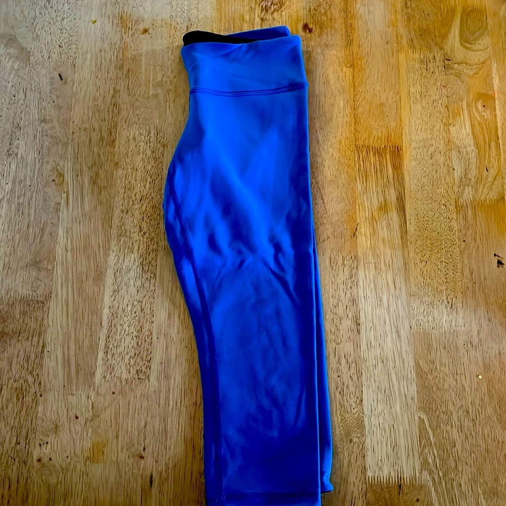 BL/ACK/UE 💙🖤 Reversible Leggings!